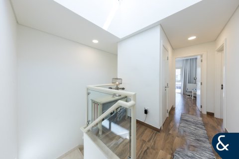 Купить таунхаус в Джумейра Гольф Эстейтс, Дубай: 3 спальни, 179м², № 75382 - фото 9