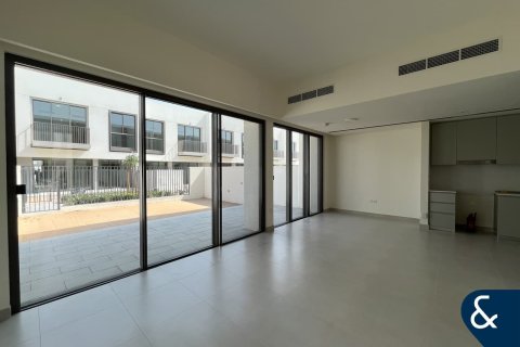 Снять в аренду виллу в The Valley, Дубай: 3 спальни, 174м², № 76470 - фото 2