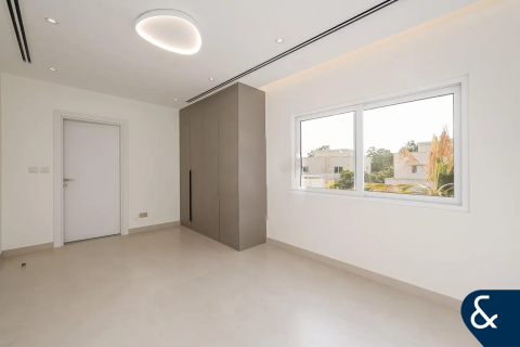 Villa in Meadows, Dubai 4 bedrooms, 553 sq.m. № 76471 - photo 7