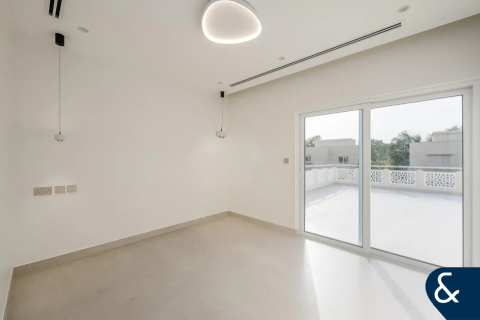 Villa in Meadows, Dubai 4 bedrooms, 553 sq.m. № 76471 - photo 12