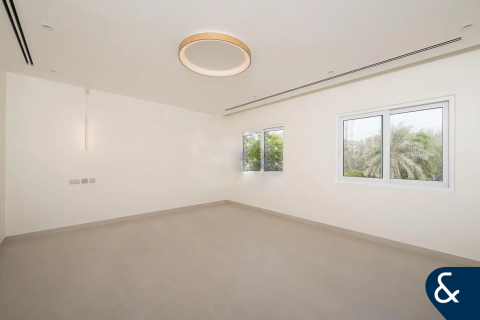 Villa in Meadows, Dubai 4 bedrooms, 553 sq.m. № 76471 - photo 16