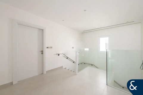 Villa in Meadows, Dubai 4 bedrooms, 553 sq.m. № 76471 - photo 6