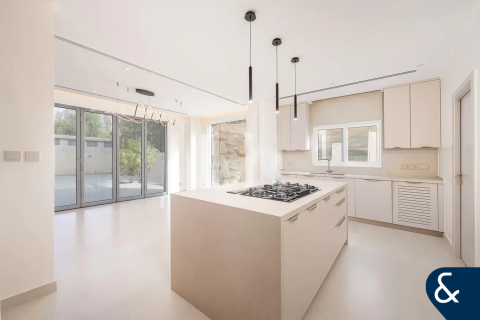 Villa in Meadows, Dubai 4 bedrooms, 553 sq.m. № 76471 - photo 3