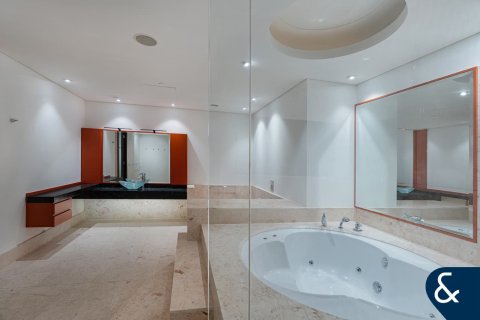 Apartment in Dubai Marina, Dubai 4 bedrooms, 586 sq.m. № 76476 - photo 13