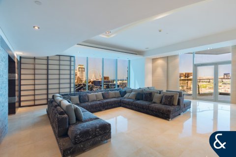 Apartment in Dubai Marina, Dubai 4 bedrooms, 586 sq.m. № 76476 - photo 4
