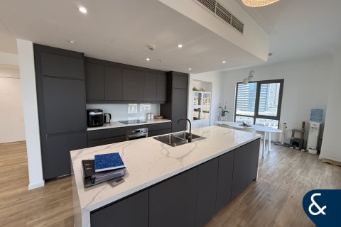 Apartment in SOUTH RIDGE in Downtown Dubai (Downtown Burj Dubai), Dubai 3 bedrooms, 195 sq.m. № 99154 - photo 4