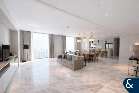 Apartment in Downtown Dubai (Downtown Burj Dubai), Dubai 4 bedrooms, 261 sq.m. № 99144 - photo 2