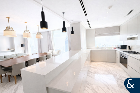 Apartment in Downtown Dubai (Downtown Burj Dubai), Dubai 4 bedrooms, 261 sq.m. № 99144 - photo 4