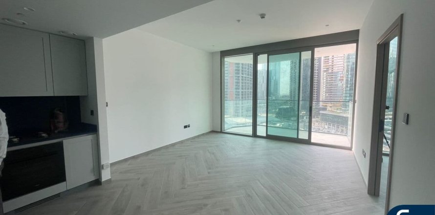 Apartment in PENINSULA FOUR THE PLAZA in Business Bay 1 bedroom, 61 sq.m. № 99156