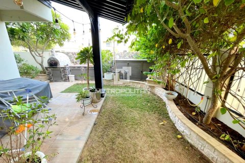 Townhouse in Town Square, Dubai 4 bedrooms, 221 sq.m. № 14635 - photo 16