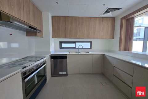 Снять в аренду виллу в Дубае: 4 спальни, 368.2м², № 71572 - фото 8