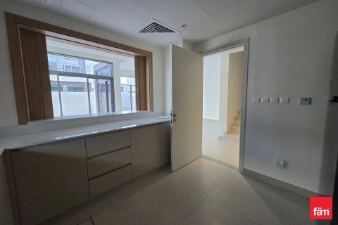 Снять в аренду виллу в Дубае: 4 спальни, 368.2м², № 71572 - фото 11