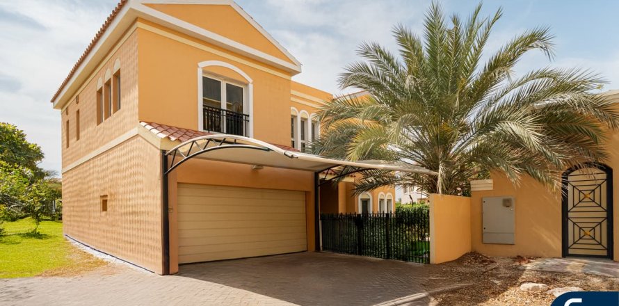 فيلا في فيلات, دبي 5 غرف نوم , 530 م² رقم 75652