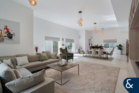 فيلا في فيلات, دبي 5 غرف نوم , 530 م² رقم 75652 - صورة 2