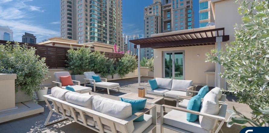 Apartment in Dubai Marina, Dubai 3 bedrooms, 520 sq.m. № 75655