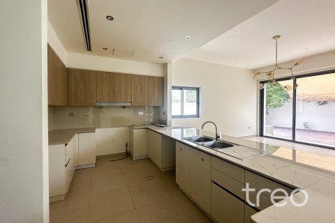 Villa in Dubai Hills Estate, Dubai 5 bedrooms, 397.9 sq.m. № 119675 - photo 4