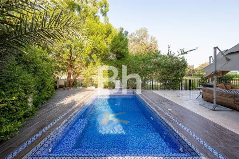 Villa in Jumeirah Islands, Dubai 4 bedrooms, 819 sq.m. № 57310 - photo 2