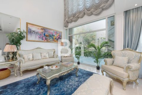 Villa in Jumeirah Islands, Dubai 4 bedrooms, 819 sq.m. № 57310 - photo 12