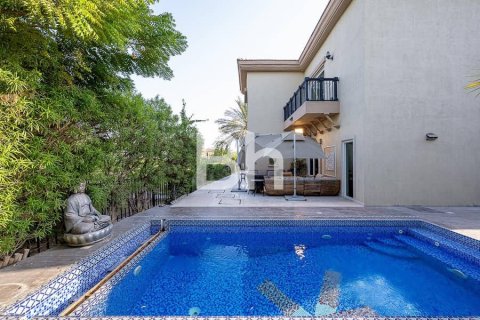 Villa in Jumeirah Islands, Dubai 4 bedrooms, 819 sq.m. № 57310 - photo 3