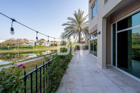 Villa in Jumeirah Islands, Dubai 4 bedrooms, 819 sq.m. № 57310 - photo 17