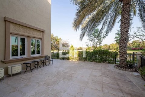 Villa in Jumeirah Islands, Dubai 4 bedrooms, 819 sq.m. № 57310 - photo 10