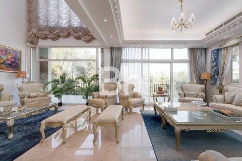 Villa in Jumeirah Islands, Dubai 4 bedrooms, 819 sq.m. № 57310 - photo 13