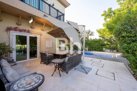 Villa in Jumeirah Islands, Dubai 4 bedrooms, 819 sq.m. № 57310 - photo 4