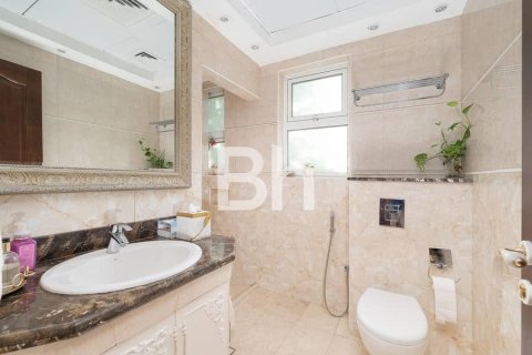 Villa in Jumeirah Islands, Dubai 4 bedrooms, 819 sq.m. № 57310 - photo 9