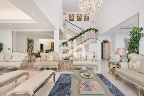 Villa in Jumeirah Islands, Dubai 4 bedrooms, 819 sq.m. № 57310 - photo 1