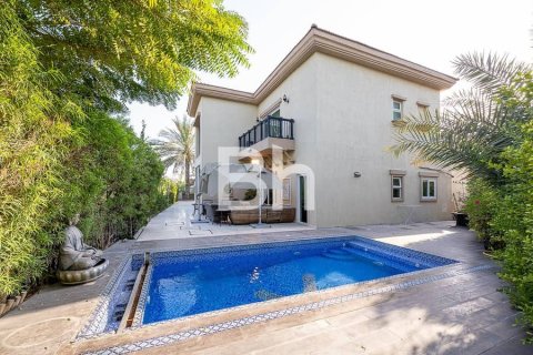 Villa in Jumeirah Islands, Dubai 4 bedrooms, 819 sq.m. № 57310 - photo 15