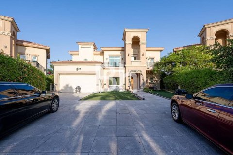 Villa in Jumeirah Islands, Dubai 4 bedrooms, 819 sq.m. № 57310 - photo 11