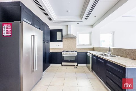 Villa in Al Furjan, Dubai 4 bedrooms, 600 sq.m. № 52456 - photo 9