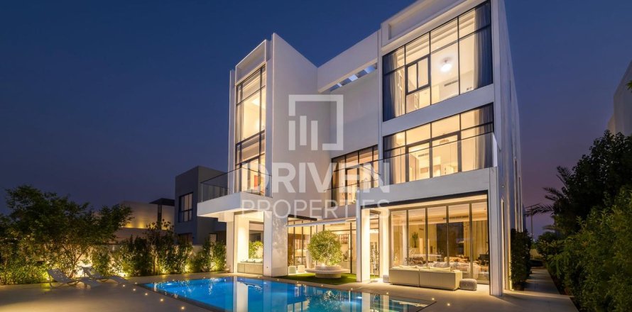Villa en Jumeirah Park, Dubai, 6 dormitorios, 792 m², № 65338