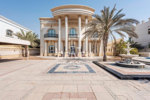 Villa en Al Barsha, Dubai, 6 dormitorios, 1394 m², № 65336 - foto 1