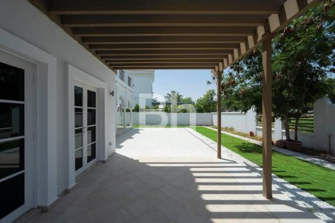 Villa en The Villa, Dubai, 4 dormitorios, 425 m², № 24926 - foto 3