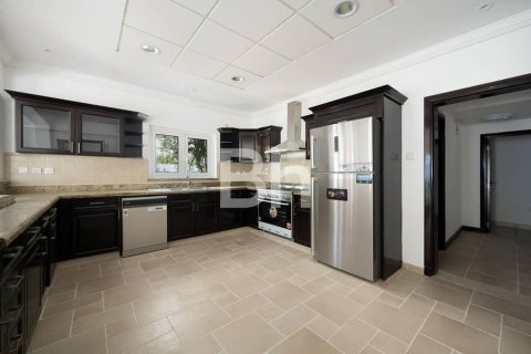 Villa en The Villa, Dubai, 4 dormitorios, 425 m², № 24926 - foto 20