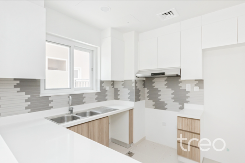 Снять в аренду таунхаус в Дубае: 3 спальни, 208.94м², № 120046 - фото 5