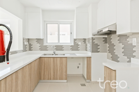 Снять в аренду таунхаус в Дубае: 3 спальни, 208.94м², № 120046 - фото 4