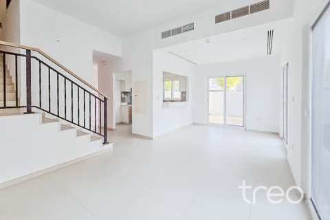 Снять в аренду таунхаус в Дубае: 3 спальни, 208.94м², № 120046 - фото 3