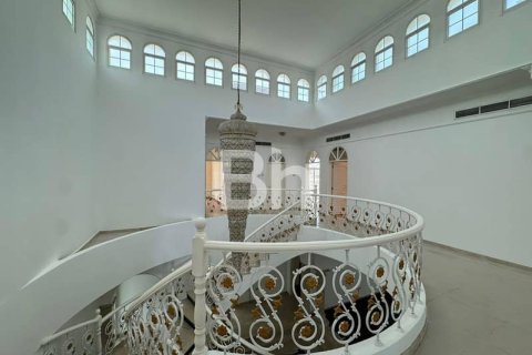 Villa in Jumeirah, Dubai 5 bedrooms, 929 sq.m. № 57818 - photo 6