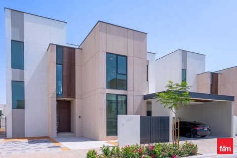 Villa en Dubai, 5 dormitorios, 616 m², № 70430 - foto 1