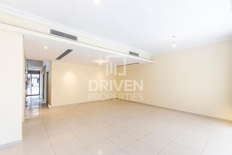 Townhouse in DAMAC Hills (Akoya by DAMAC), Dubai 3 bedrooms, 328 sq.m. № 20323 - photo 3