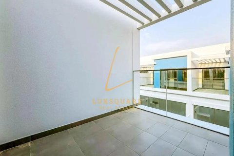 Снять в аренду виллу в Damac Lagoons, Дубай: 4 спальни, 144м², № 96532 - фото 16