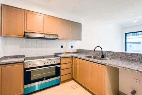 Снять в аренду виллу в Damac Lagoons, Дубай: 4 спальни, 144м², № 96532 - фото 3