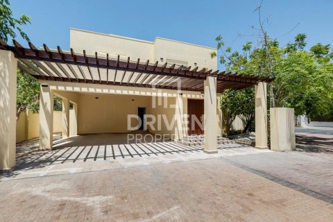 Снять в аренду виллу в Meadows, Дубай: 4 спальни, 385м², № 64698 - фото 18