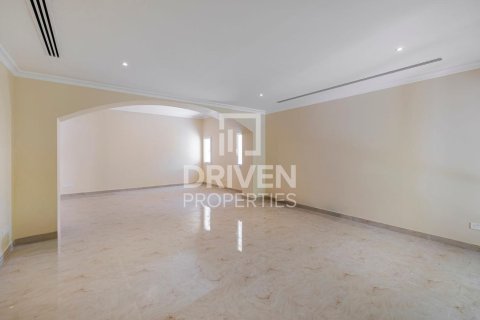 Снять в аренду виллу в Meadows, Дубай: 4 спальни, 385м², № 64698 - фото 2