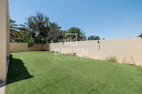 Снять в аренду виллу в Meadows, Дубай: 4 спальни, 385м², № 64698 - фото 21