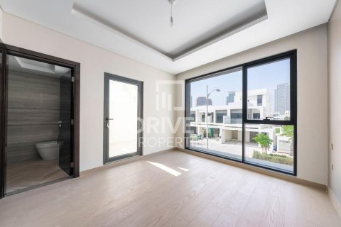 Снять в аренду таунхаус в DAMAC Hills (Akoya by DAMAC), Дубай: 3 спальни, 138м², № 64697 - фото 6