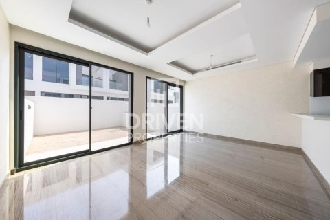 Снять в аренду таунхаус в DAMAC Hills (Akoya by DAMAC), Дубай: 3 спальни, 138м², № 64697 - фото 4