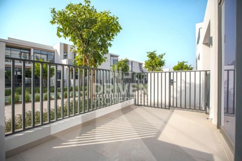 Villa in Arabian Ranches 3, Dubai 4 bedrooms, 143 sq.m. № 64693 - photo 2